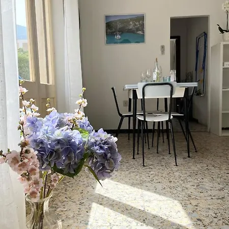Apartment Wine Black Fronte Mare Iun R2882