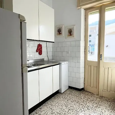 Wine Black Fronte Mare Iun R2882